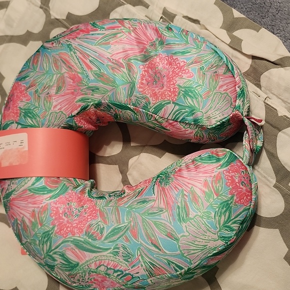 Lilly pulitzer sleep pillow and eye mask set - Picture 4 of 7